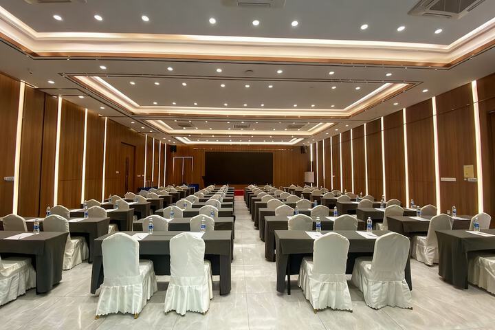 Business Center 39 of 56
