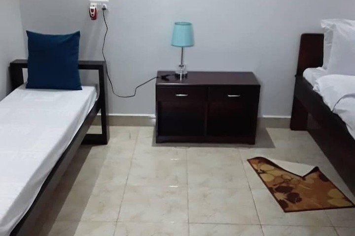 Room 6 of 16