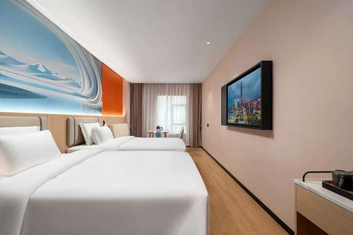 Room 9 of 14