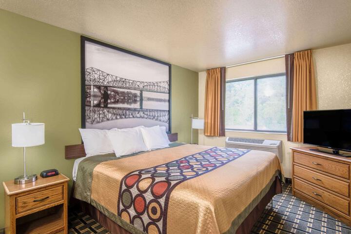 1 King Bed (3 of 14)