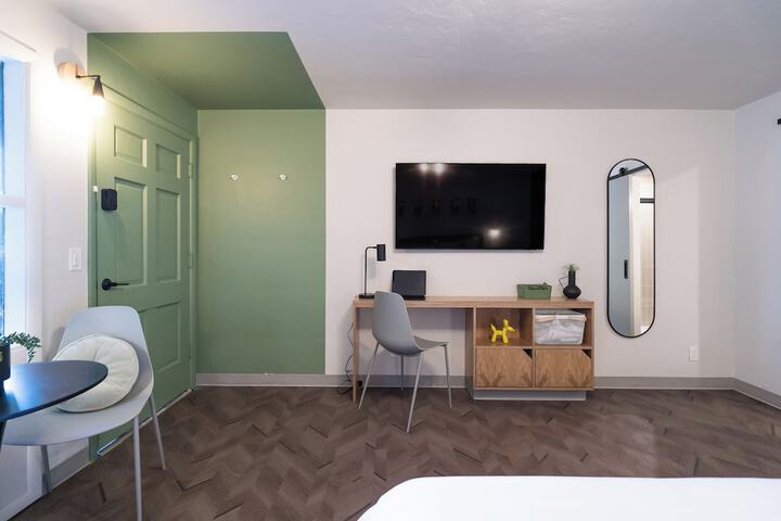 Room 13 of 20