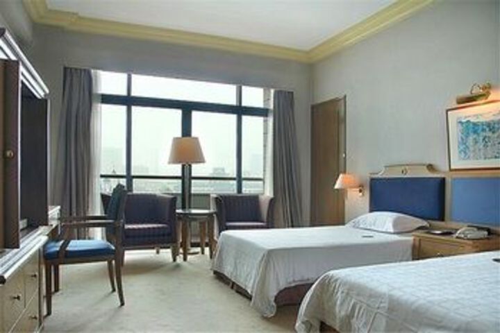 Room 34 of 115