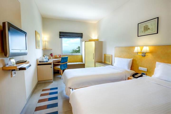 Room 5 of 25