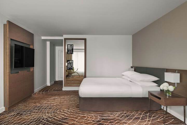 Room 4 of 72