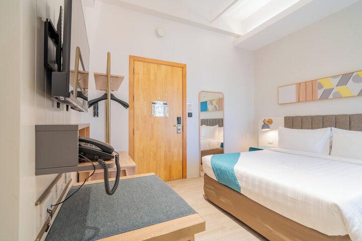 Room 6 of 70