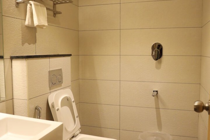 Room 16 of 26