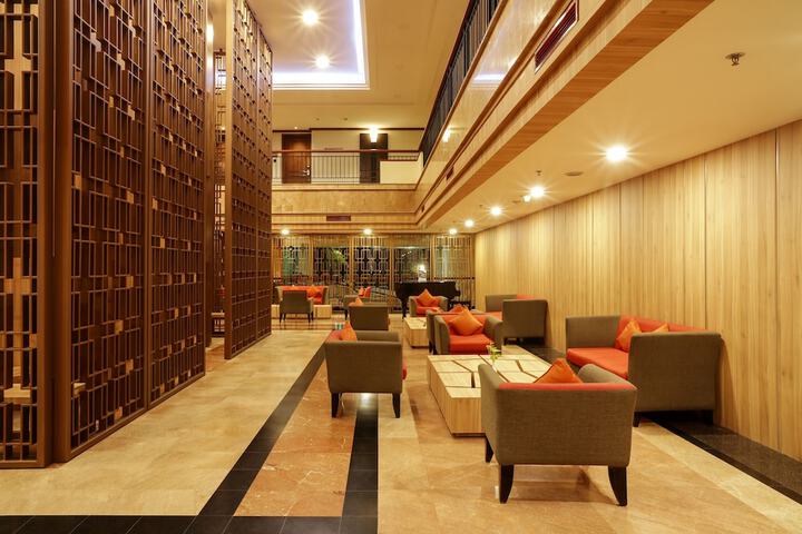 Entrance & Lobby