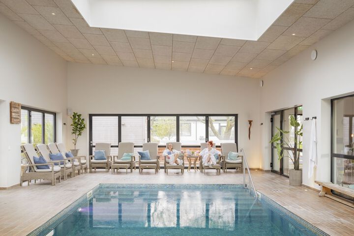 Pool 50 of 158