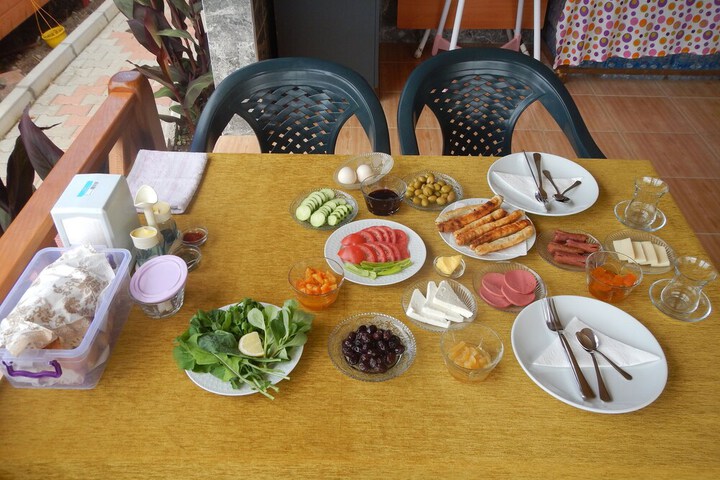 Dining 33 of 49