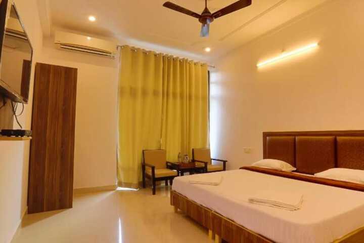 Room 4 of 28