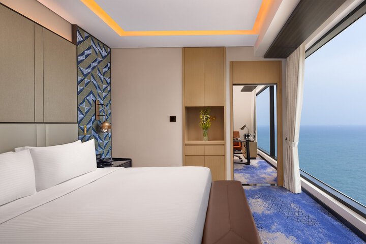 Room 47 of 90
