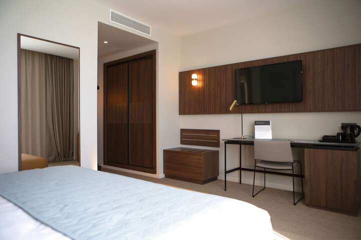 Room 18 of 202