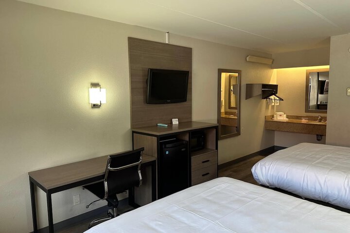 Room 4 of 11