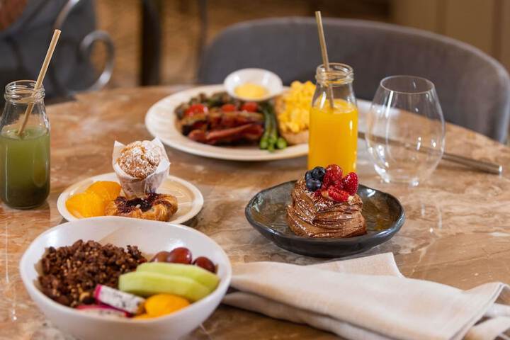Breakfast/Coffee Service 58 of 121