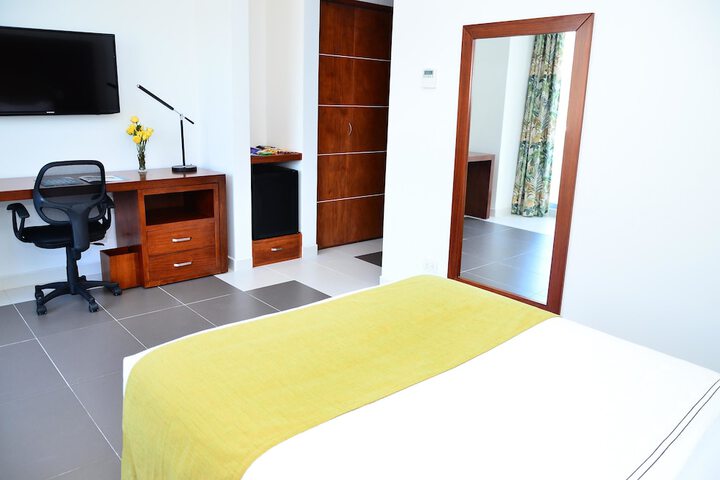 Room 6 of 48
