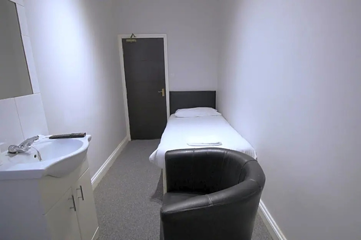 Room 10 of 12