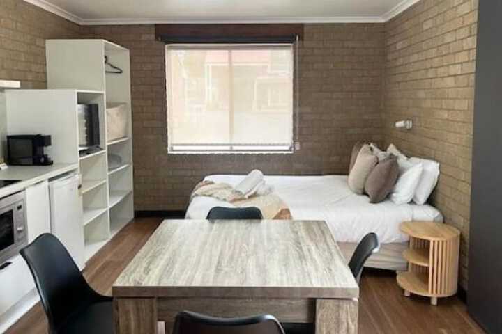 Room 12 of 94