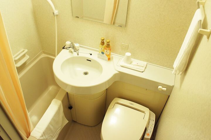 Room 15 of 34