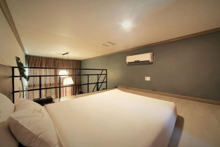 Room 61 of 77