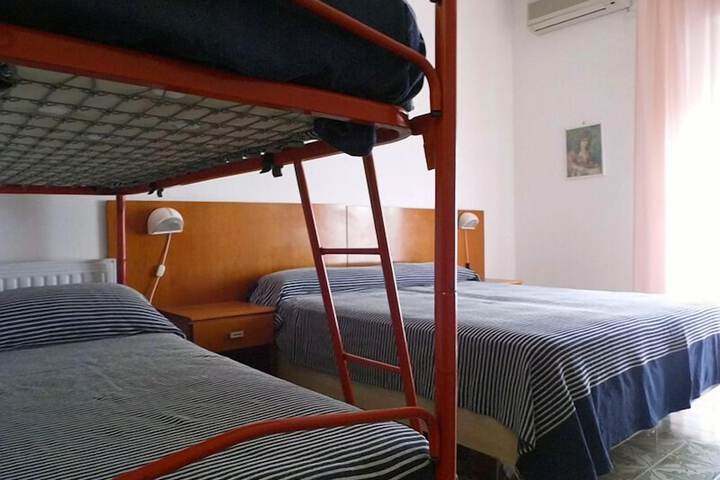 Room 11 of 33