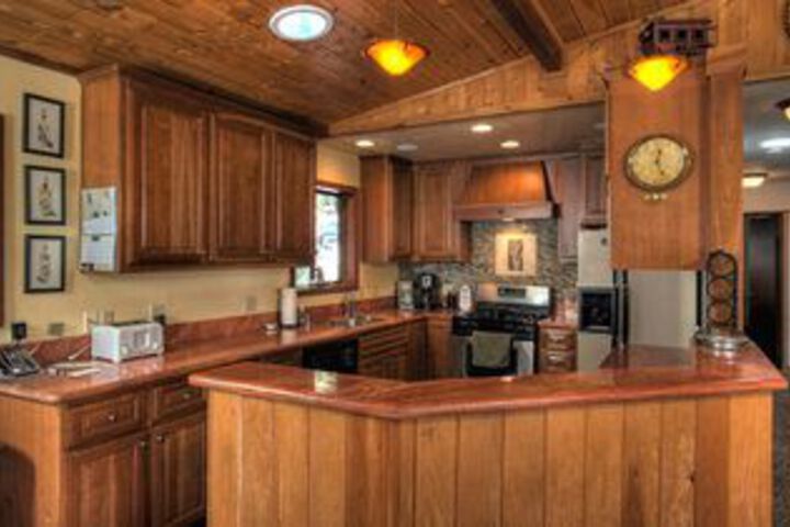 Norcal 5 Bedroom Rental Home by RedAwning