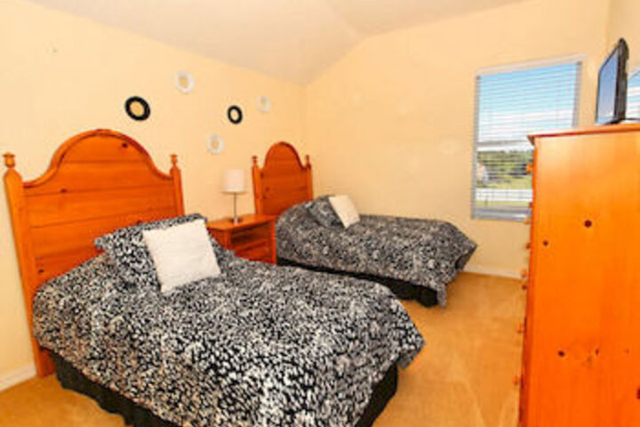 Room 119 of 380