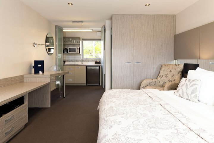 Room 42 of 165