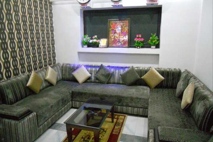 Lounge 11 of 11