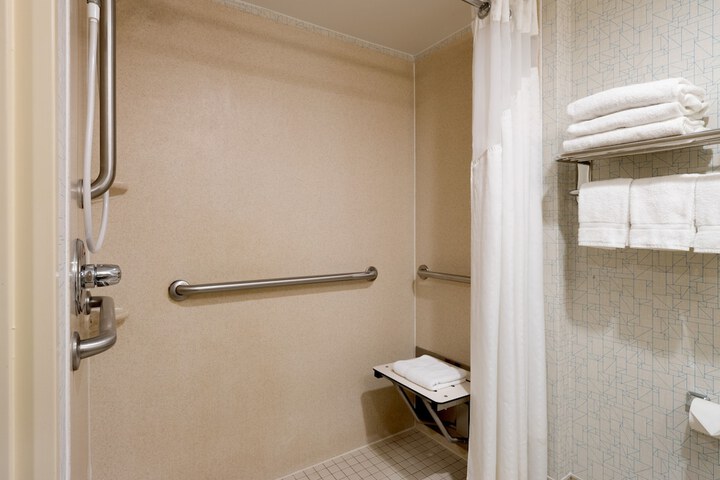 1 King Comm Mobility Accessible Roll Shower (11 of 11)