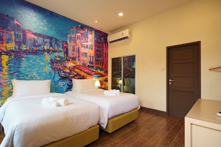 Room 2 of 32