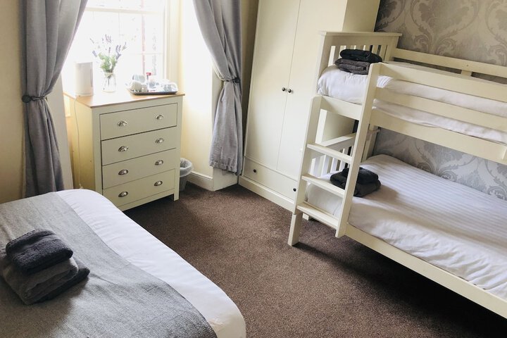 Room 5 of 18