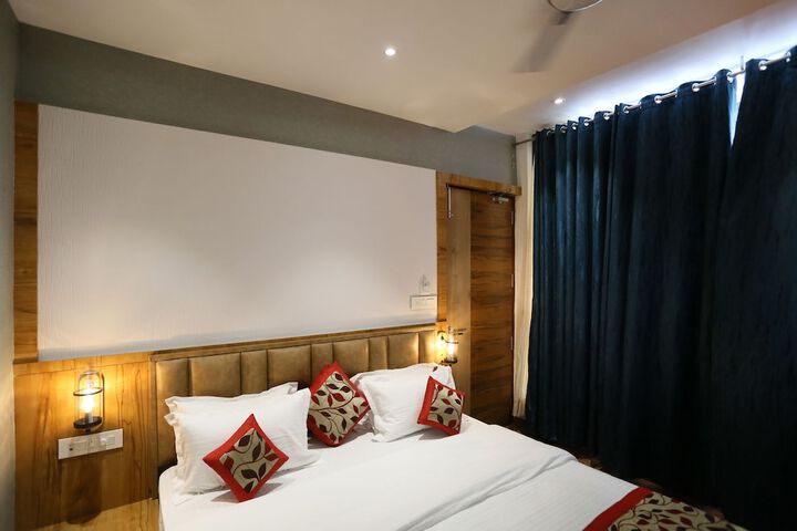 Room 27 of 85