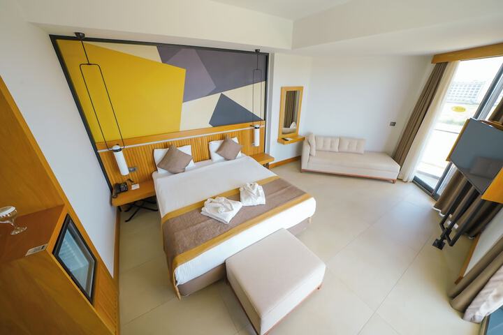 Room 12 of 43