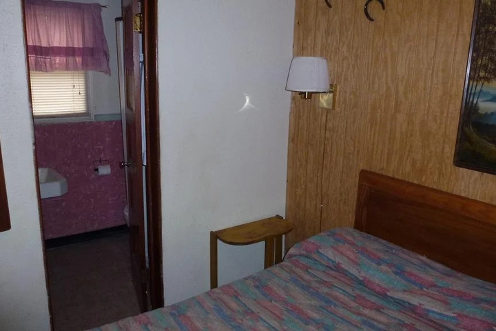 Room 4 of 13