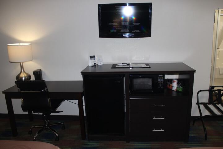 Accessible 2 Double Beds (4 of 10)