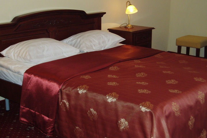 Room 9 of 33