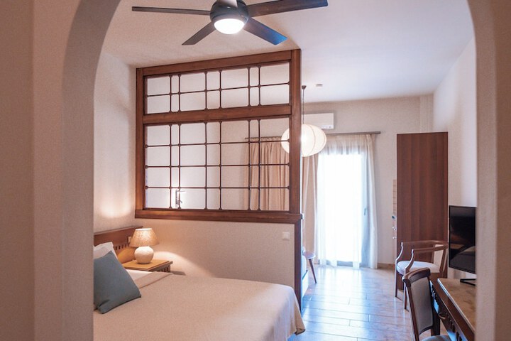 Room 40 of 102