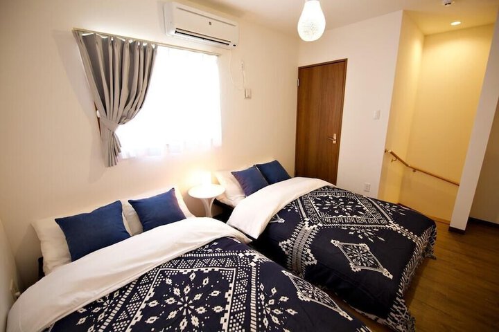 Room 2 of 10
