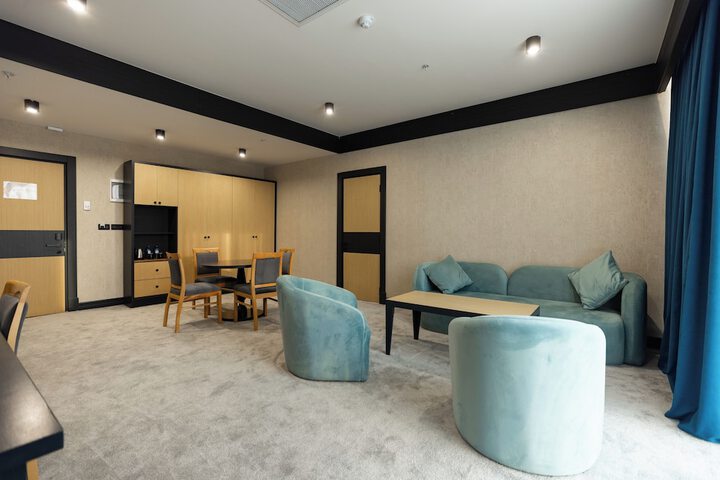 Room 10 of 21