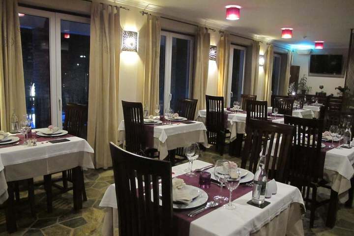Dining 51 of 61