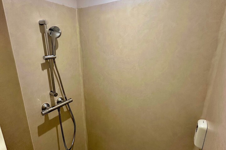 Room 13 of 22