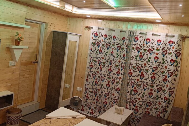 Room 16 of 68