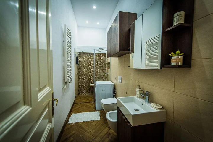 Room 8 of 12