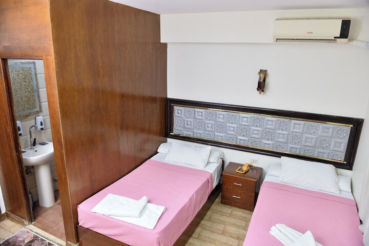 Room 8 of 40