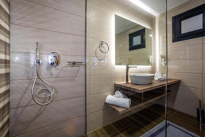Room 17 of 27