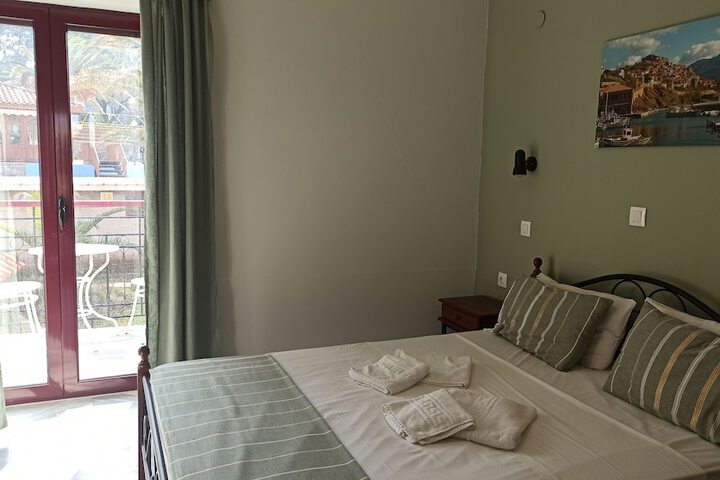 Room 28 of 102