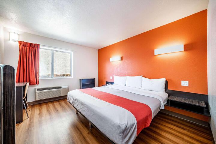 Room 9 of 115