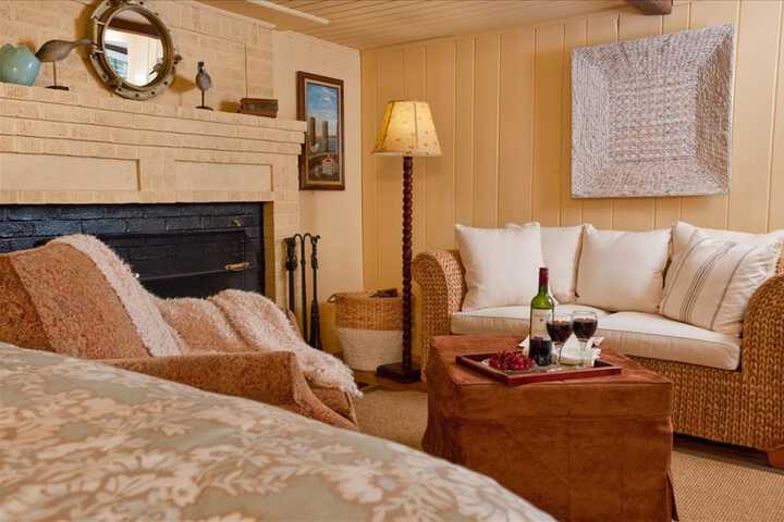 Room 27 of 142