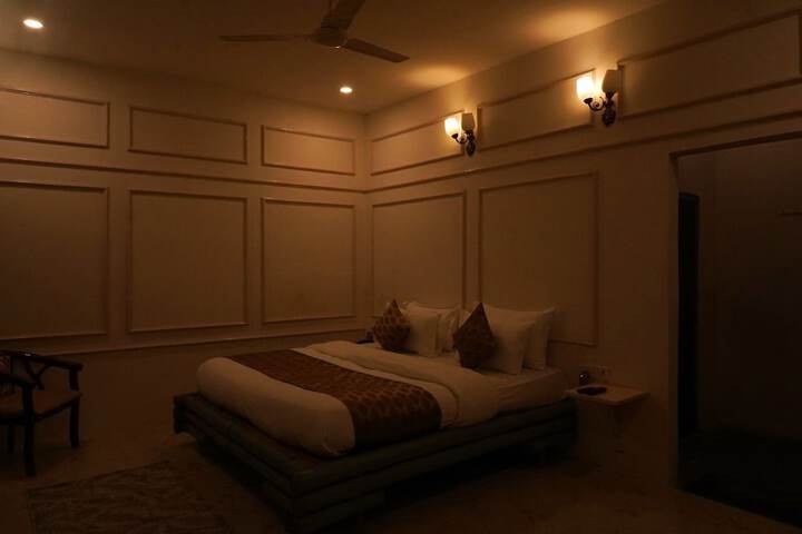 Room 11 of 22