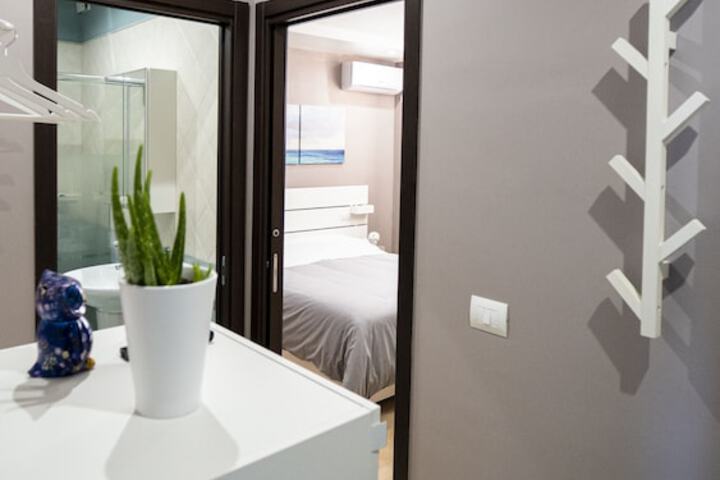 Room 10 of 16
